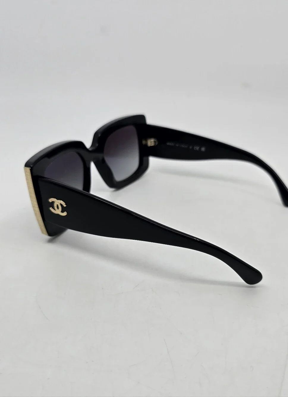 CHANEL good see